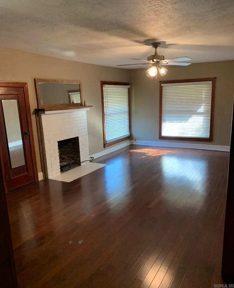 404 W Main Street, Mountain View, AR 72560 - #2