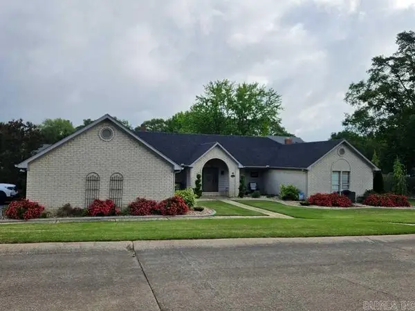 1402 Trails Edge, Conway, AR 72032