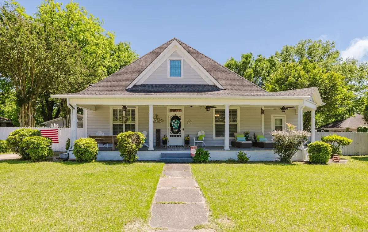 107 E Sullenberger Avenue, Malvern, AR 72104 - #1
