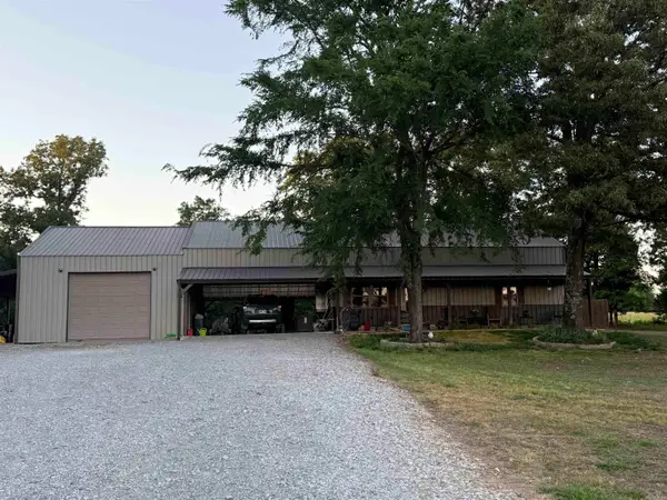 105 Old River Road, Newark, AR 72562