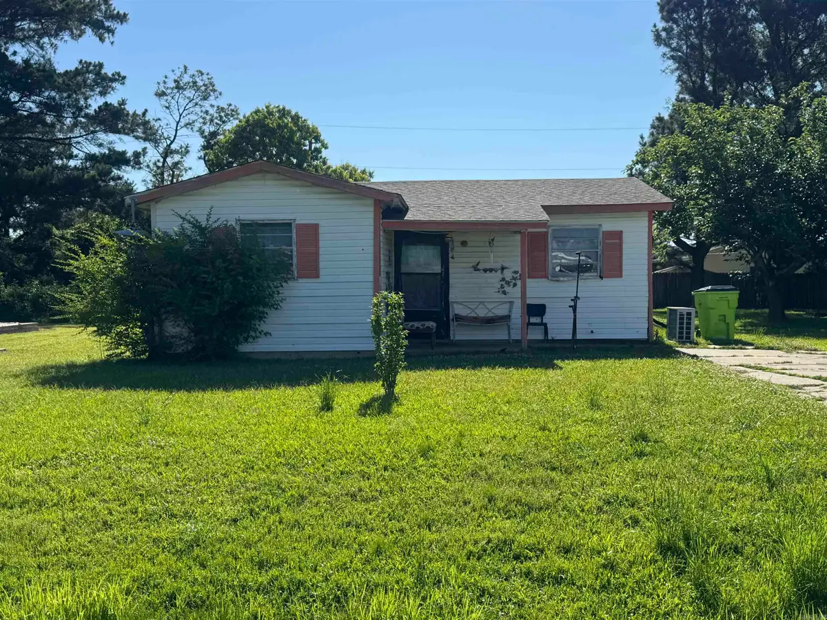 1813 S Vine Street, Stuttgart, AR 72160 - #1