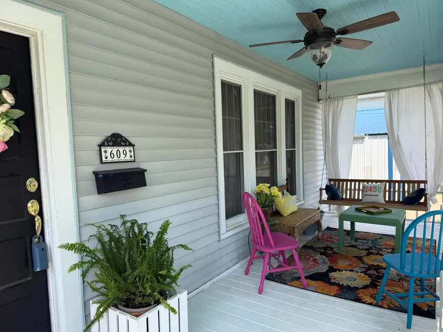 609 W Poplar Street, Paragould, AR 72450 - #3