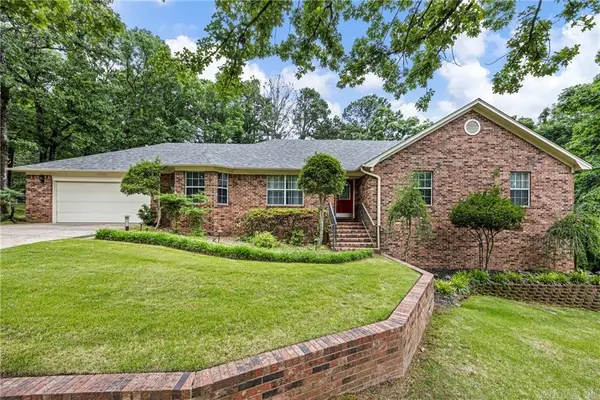123 Hillcrest Dr, Russellville, AR 72802