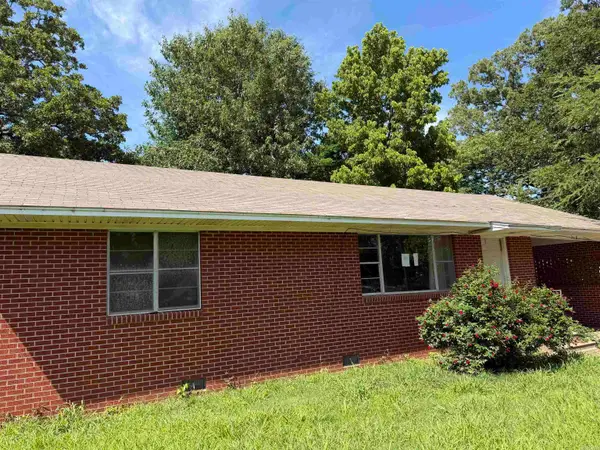 718 W Cross St, DeWitt, AR 72042