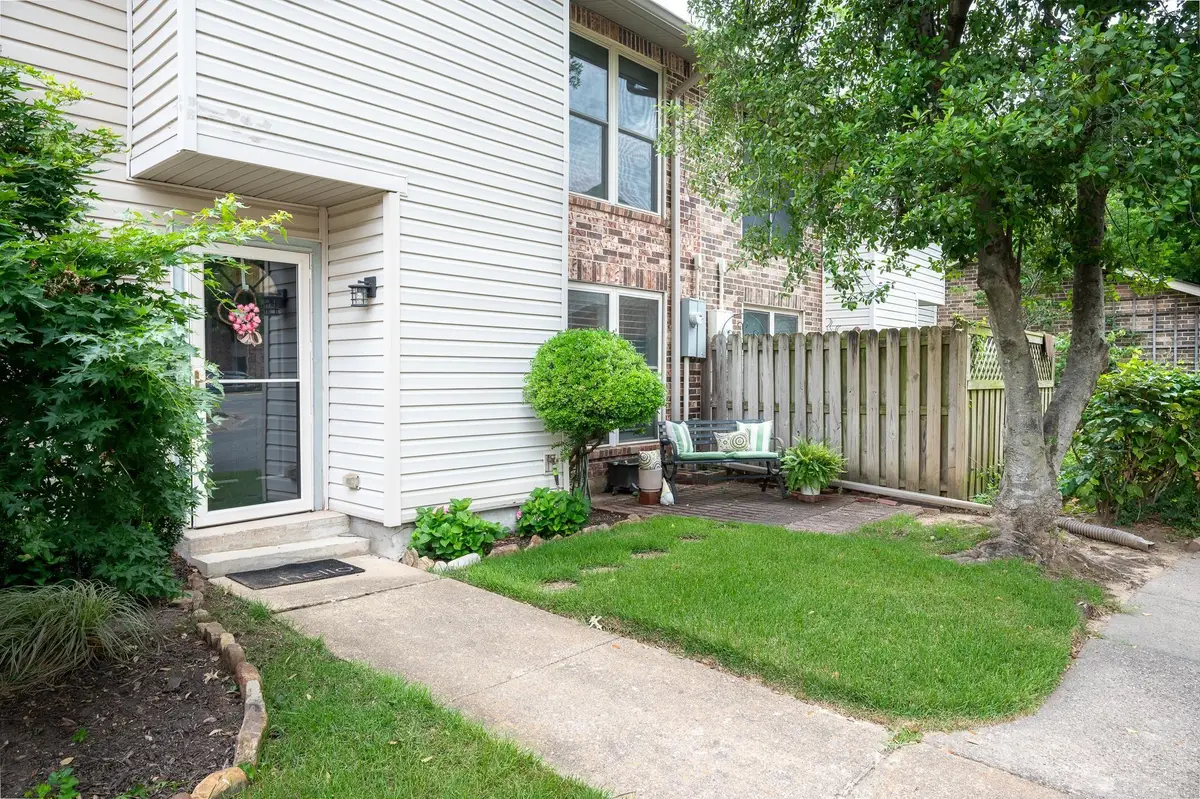 32 Hampshire Circle, Little Rock, AR 72212 - #1