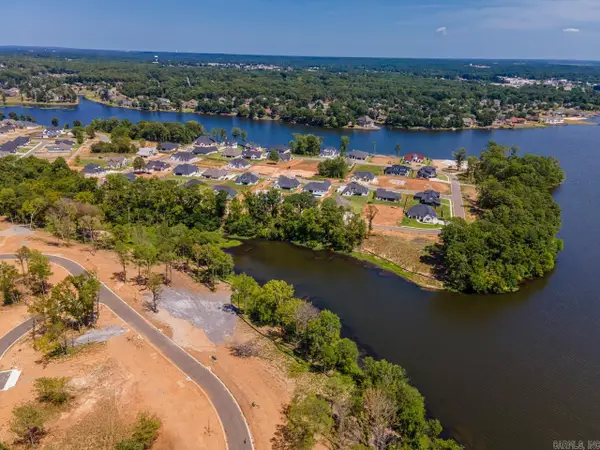 6087 Majestic Waters Dr, Benton, AR 72019