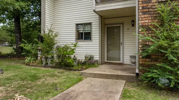 101 Pine Forest #E-17, Maumelle, AR 72113