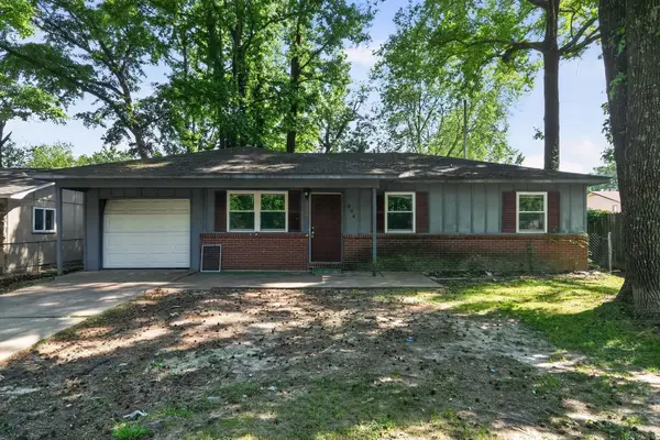 804 Towering Oaks Drive, Jacksonville, AR 72076