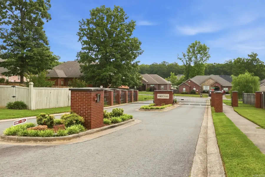 204 Forest Oak Drive, Jacksonville, AR 72076 - #2
