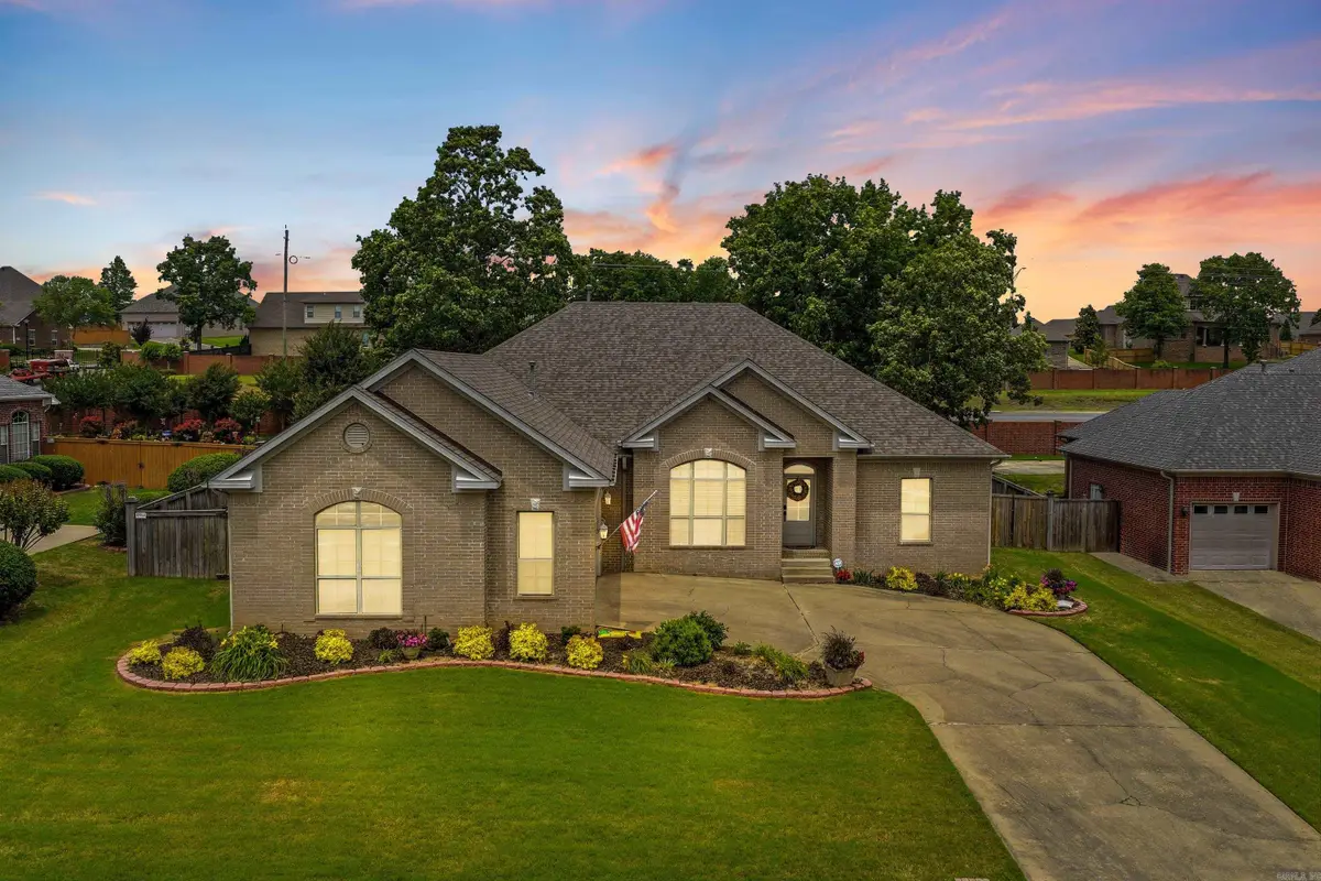 9316 Wooded Acres Cir, Sherwood, AR 72120 - #1