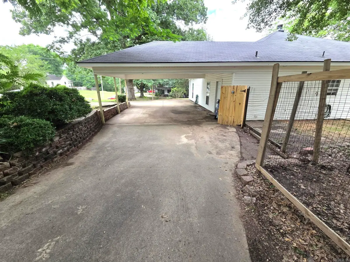 519 S Market St, Benton, AR 72015 - #1