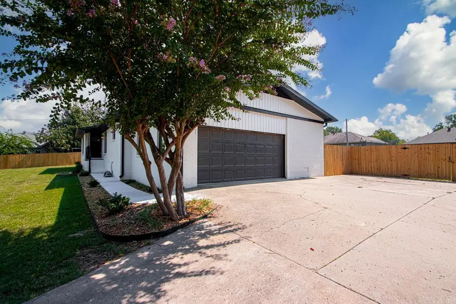 616 E Woodruff Avenue, Sherwood, AR 72120 - #3