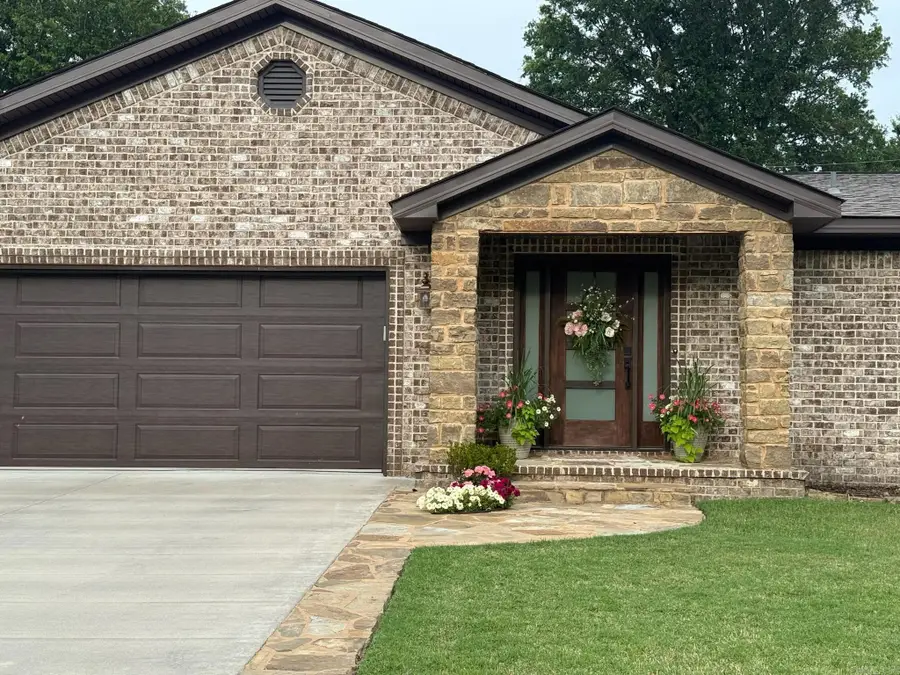 2119 Coker Hampton, Stuttgart, AR 72160 - #2