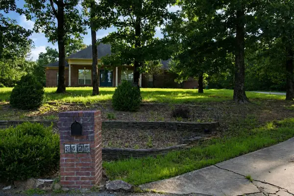 8423 Wolf Creek Ct, North Little Rock, AR 72120