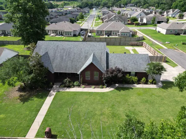 2415 W 8th Street, Russellville, AR 72801