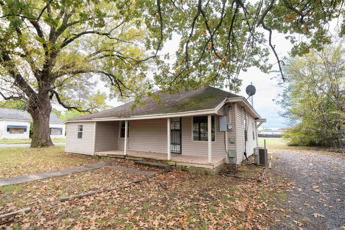 807 Walnut Street, Conway, AR 72032 - #1