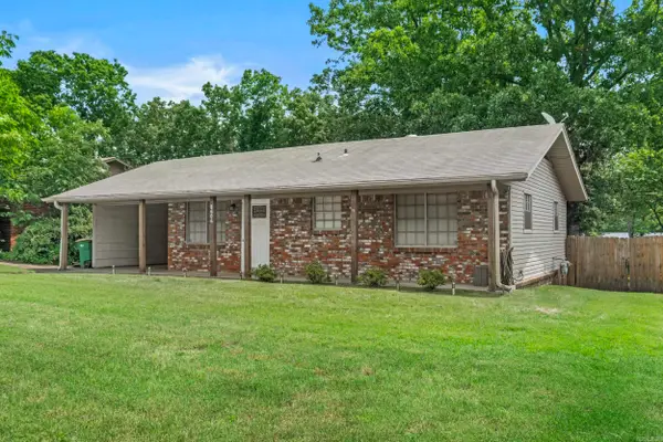 8606 Holiday Street, Sherwood, AR 72120