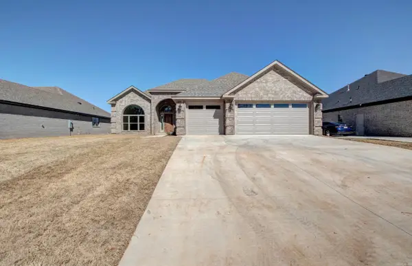 606 Corondelet Lane, Maumelle, AR 72113