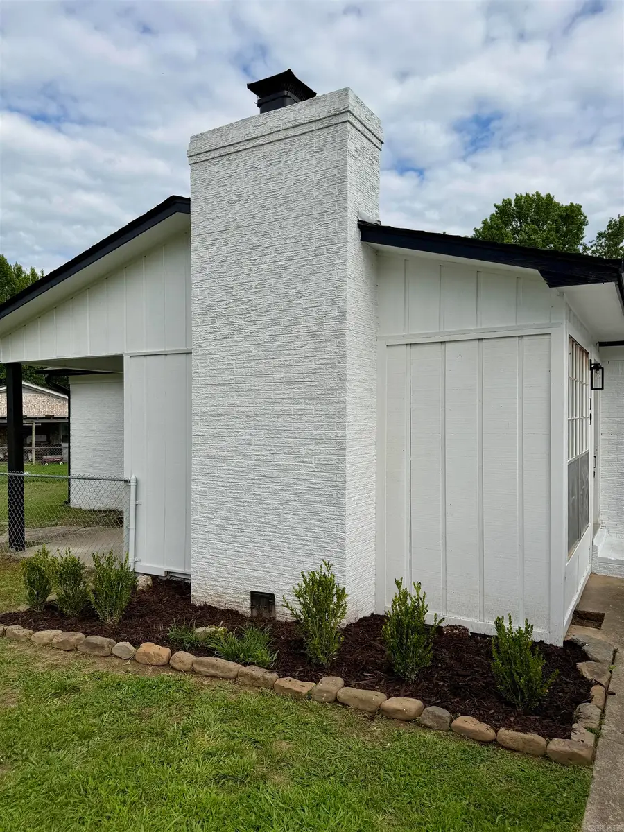 19 Thompson Dr, Clarksville, AR 72830 - #3