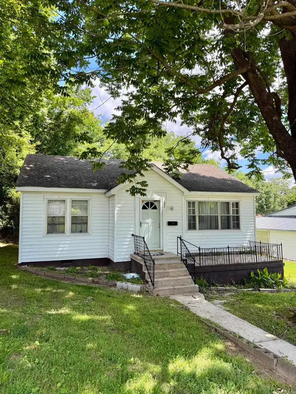 865 W Cherry Street, Piggott, AR 72454