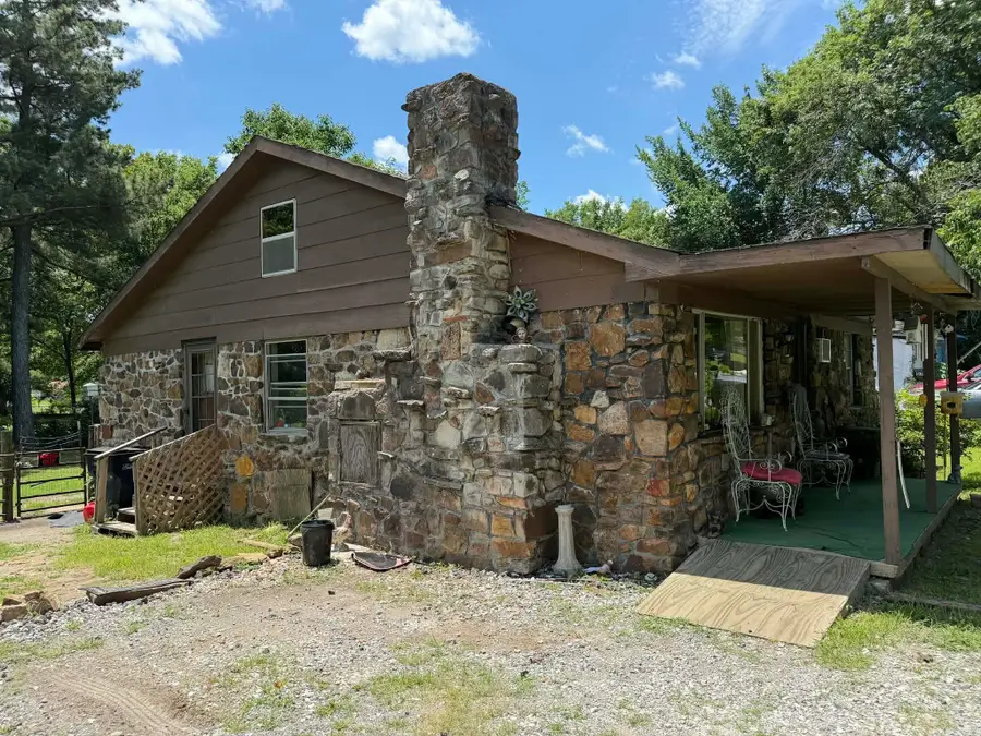 565 W Wycough Street, Batesville, AR 72501 - #3