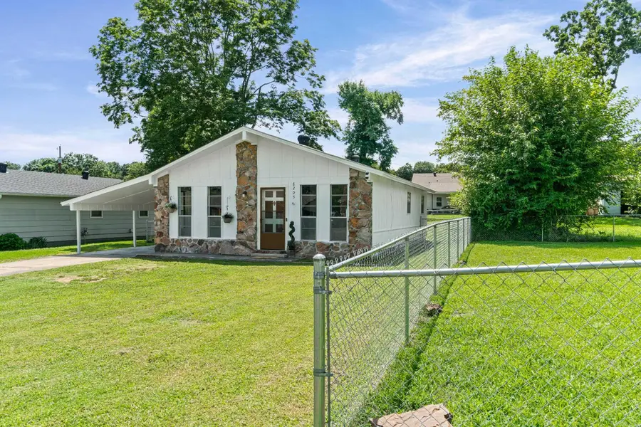 8205 N Claremont Avenue, Sherwood, AR 72120 - #3