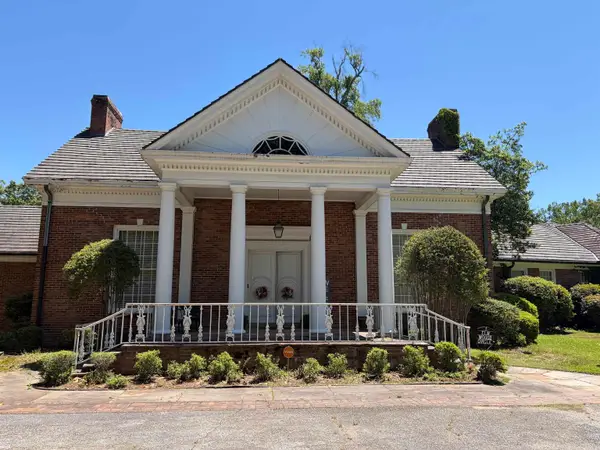 1 Elmwood Circle, Pine Bluff, AR 71603