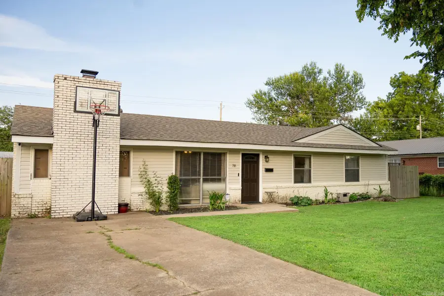 715 SE 7th Street, Walnut Ridge, AR 72476 - #3