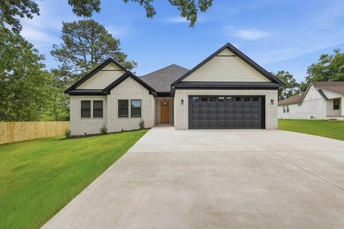 1304 E Maryland Avenue, Sherwood, AR 72120 - #1
