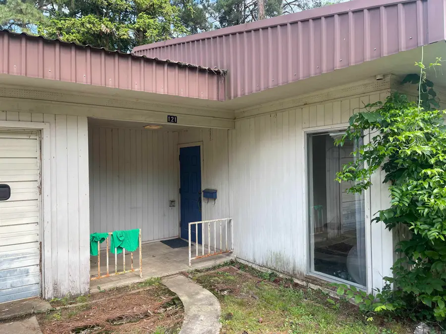 121 S Seventh Street, De Queen, AR 71832 - #3