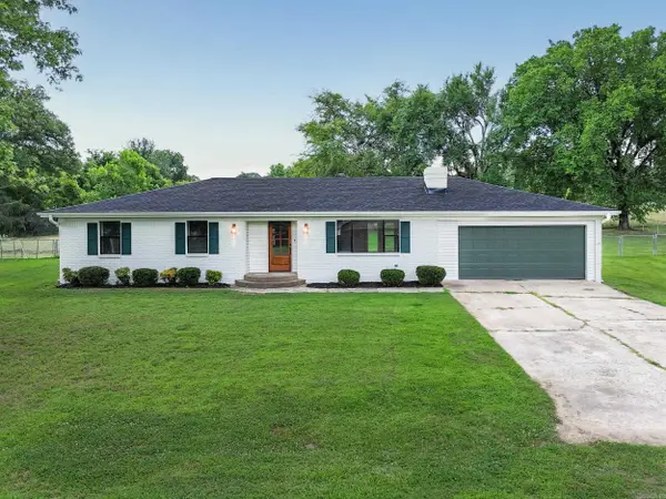 1 Lakeview Cir, Clarksville, AR 72830