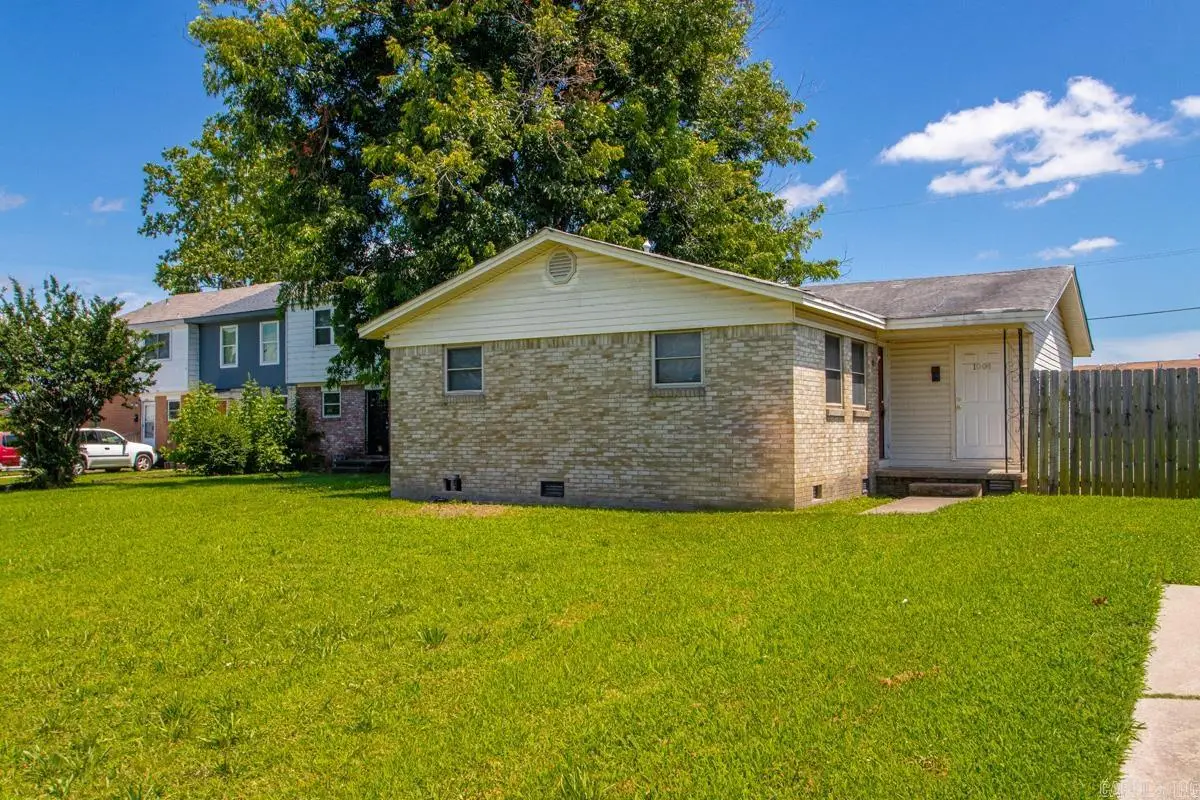 1004 E 11th Street, North Little Rock, AR 72114 - #1