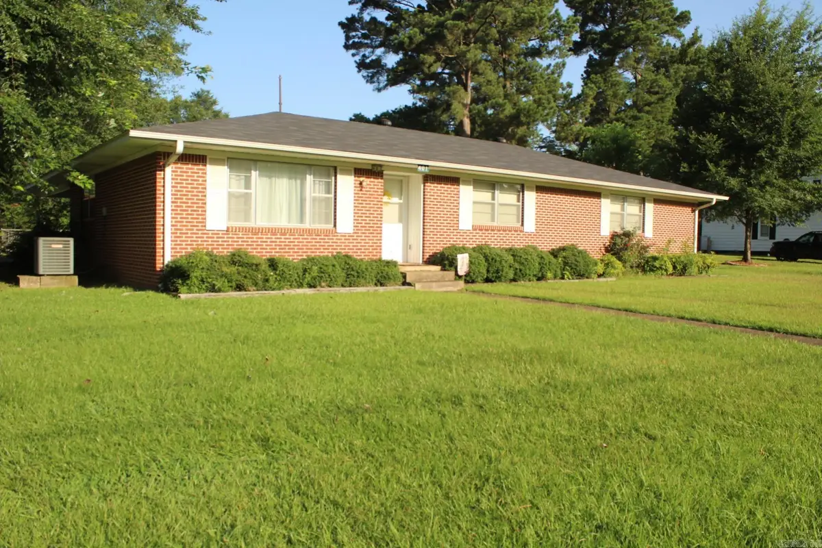 401 N 10th Street, Nashville, AR 71852 - #1