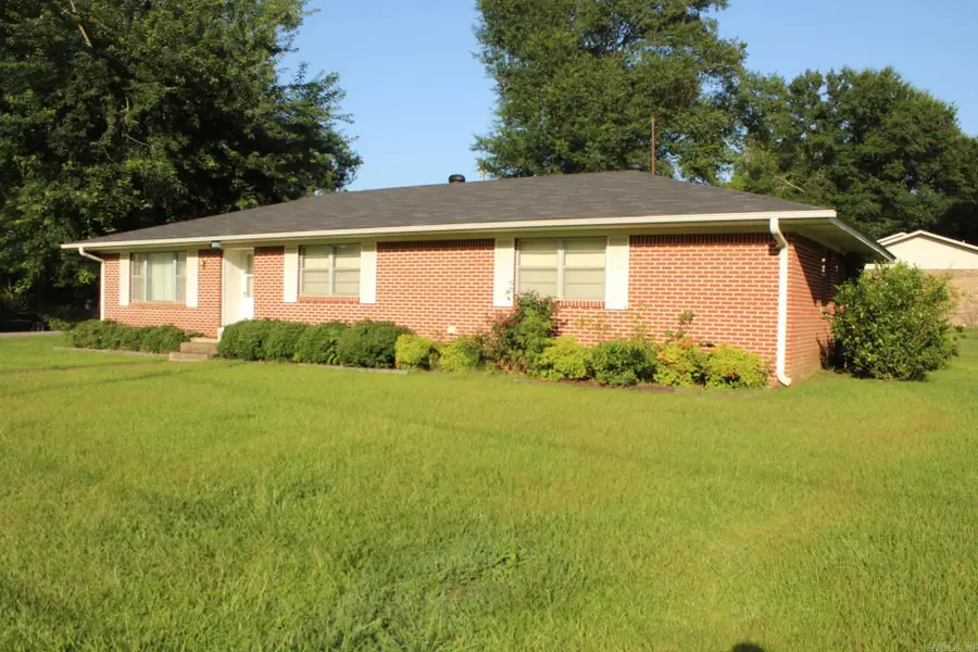 401 N 10th Street, Nashville, AR 71852 - #2