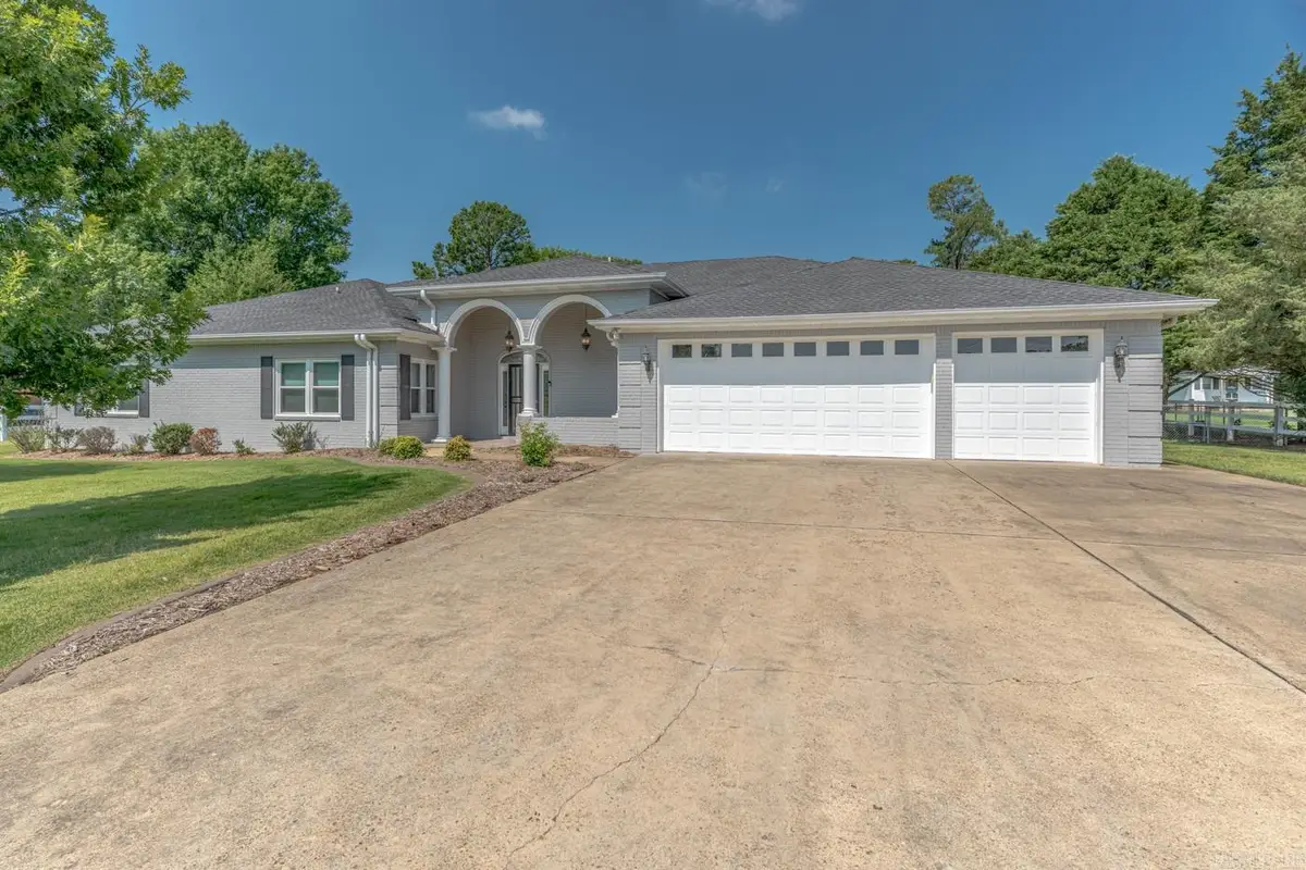 1725 Paragould Dr, Jonesboro, AR 72405 - #1