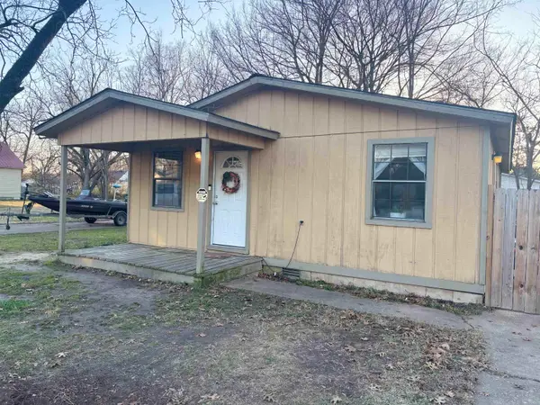 504 S Pine St, Hope, AR 71801