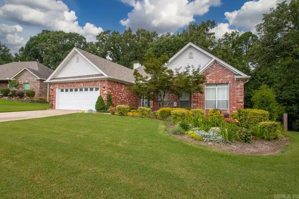 61 Bouresse Dr, Little Rock, AR 72223