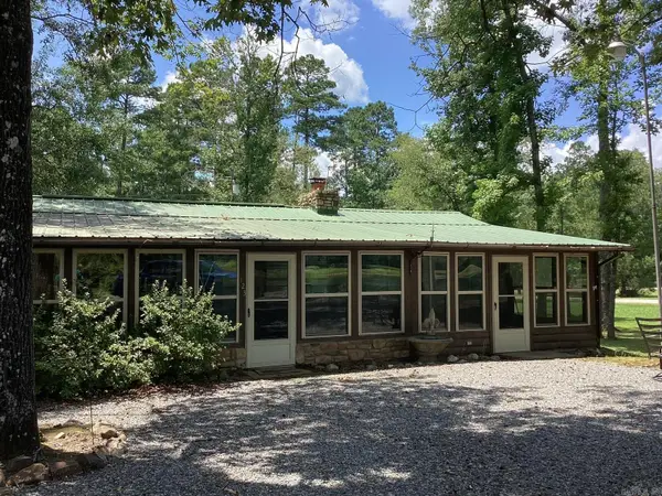 123 Suckles Lake, Cabin 19, Prescott, AR 71857