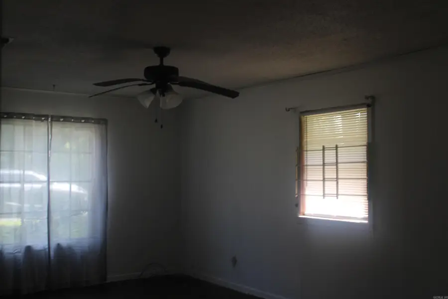 4406 W 16th Avenue, Pine Bluff, AR 71603 - #3