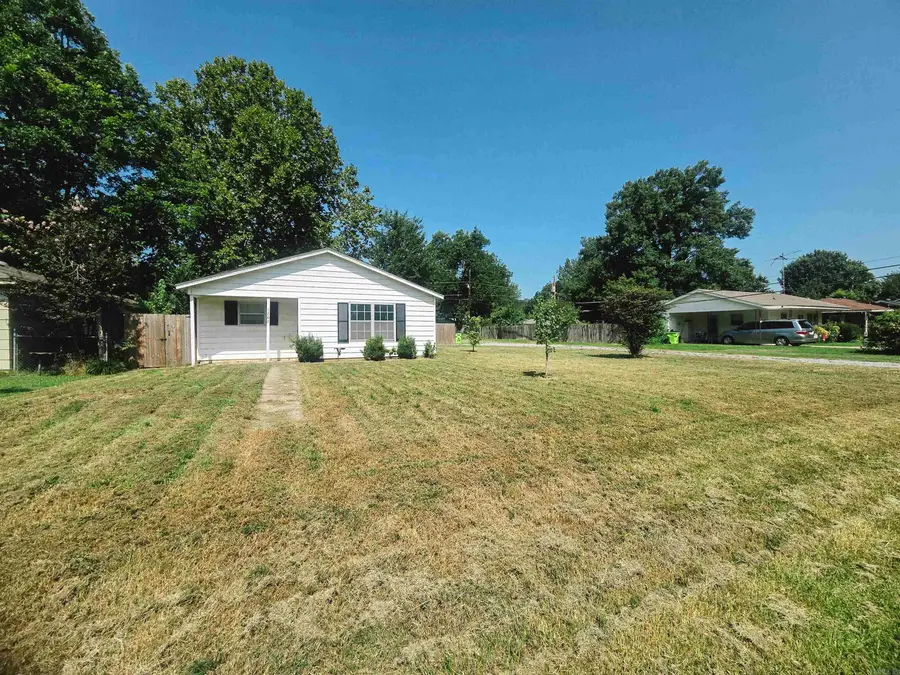 1202 S Wood St, Stuttgart, AR 72160 - #2
