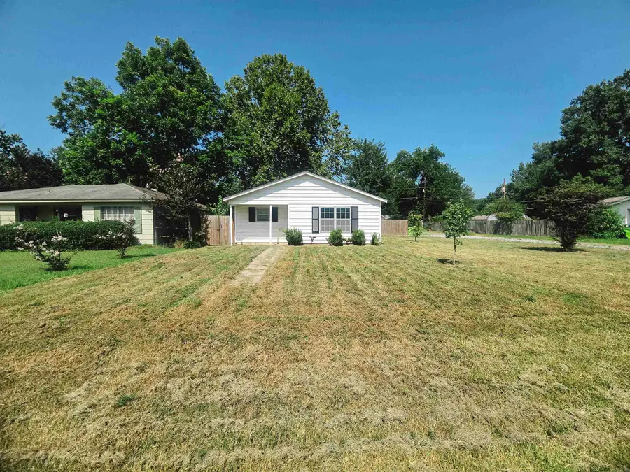 1202 S Wood St, Stuttgart, AR 72160 - #3