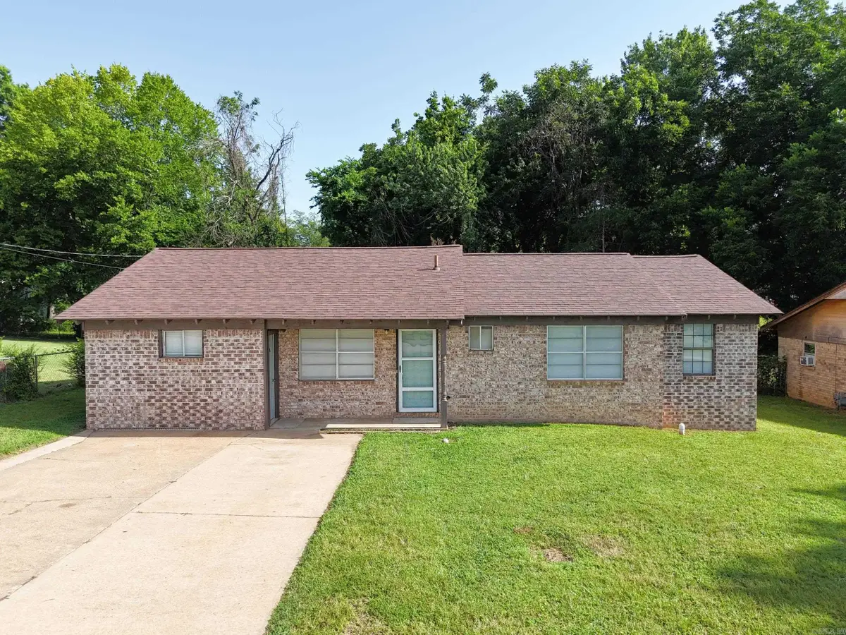 1308 W Oakland Street, Clarksville, AR 72830 - #1
