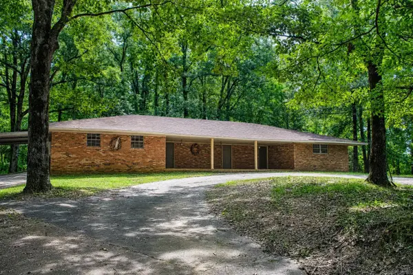 1126 N 4th St, West Helena, AR 72390