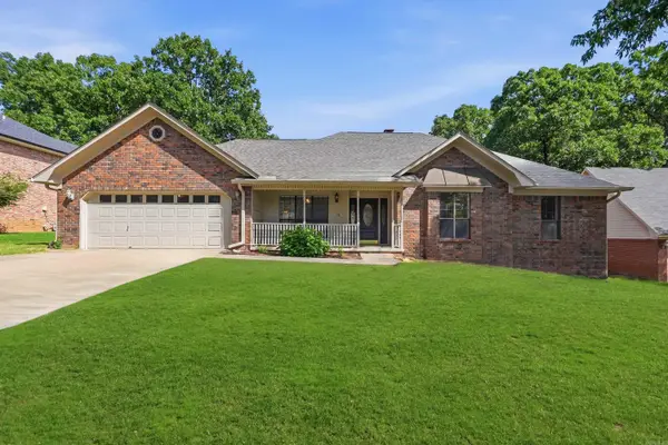18 Blue Mountain Dr, Maumelle, AR 72113