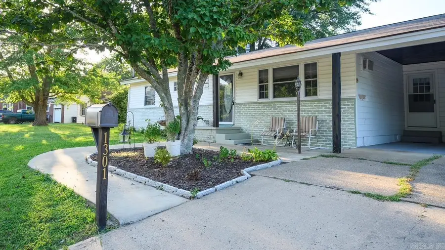 1301 Reeves Ave, Mena, AR 71953 - #3