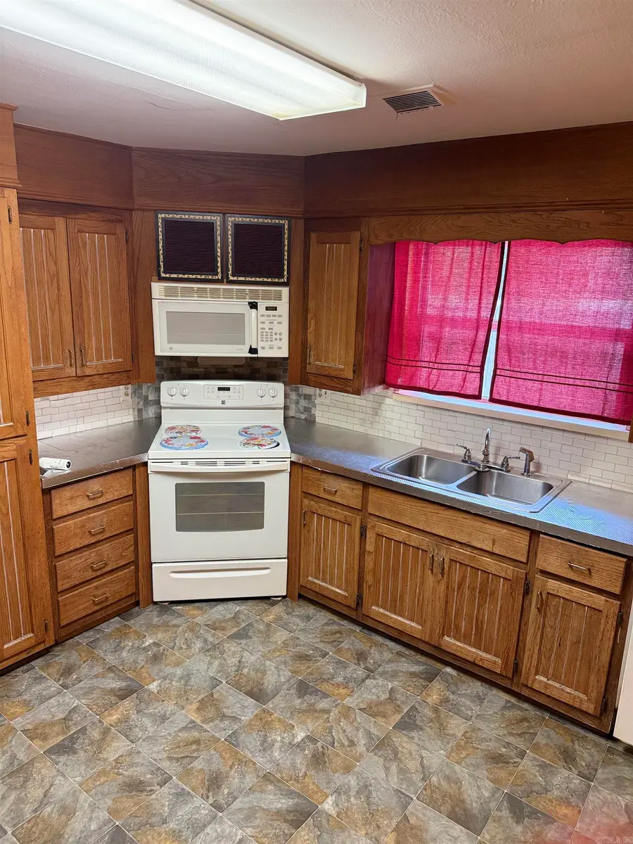 121 S. Laredo Ave., Russellville, AR 72801 - #3