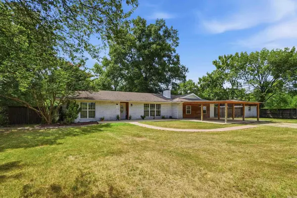 225 E German Lane, Conway, AR 72032
