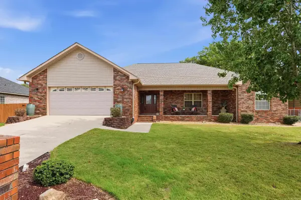 105 Wolfhowl Lane, Hot Springs, AR 71913