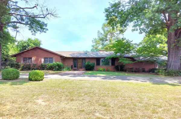 901 Poplar Street, Clarksville, AR 72830