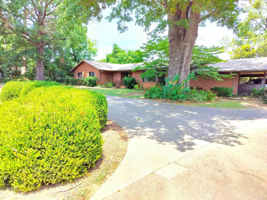 901 Poplar Street, Clarksville, AR 72830 - #2